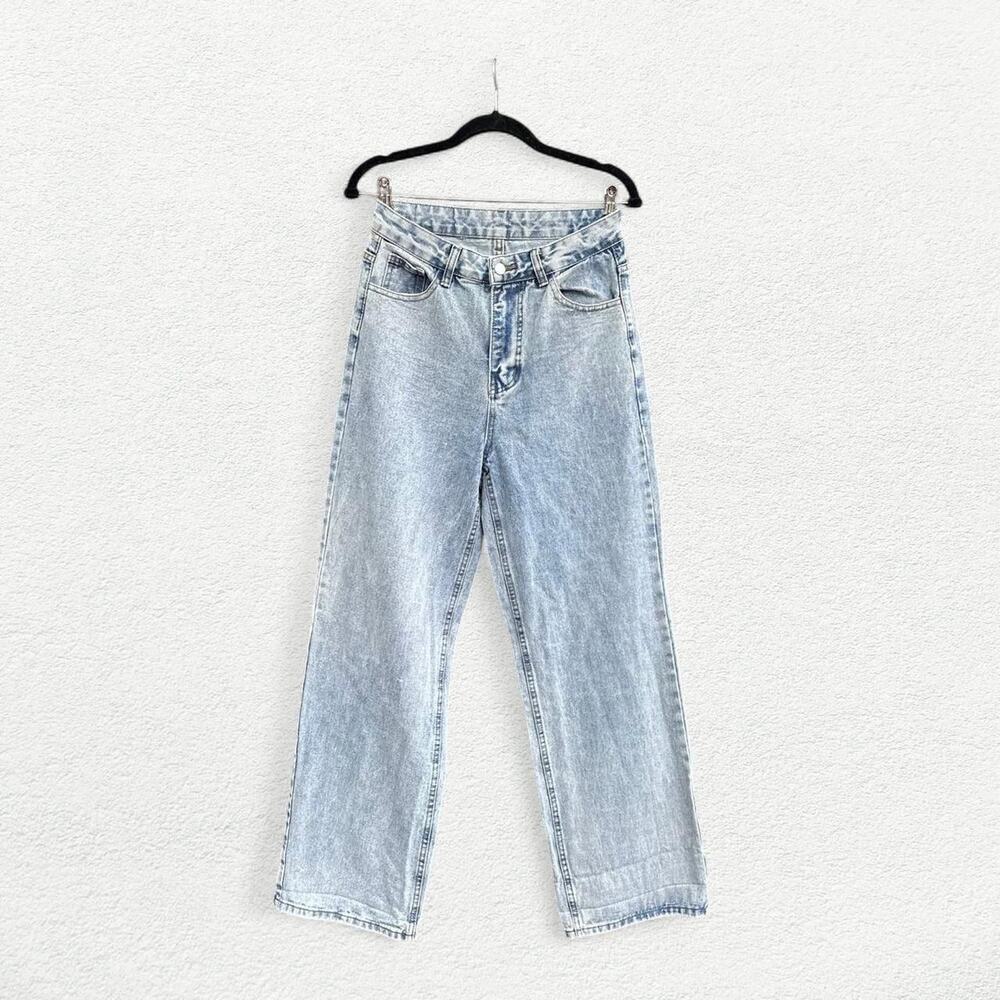 SheIn Wide Leg High Rise Denim Mom Jeans in Faded Blue